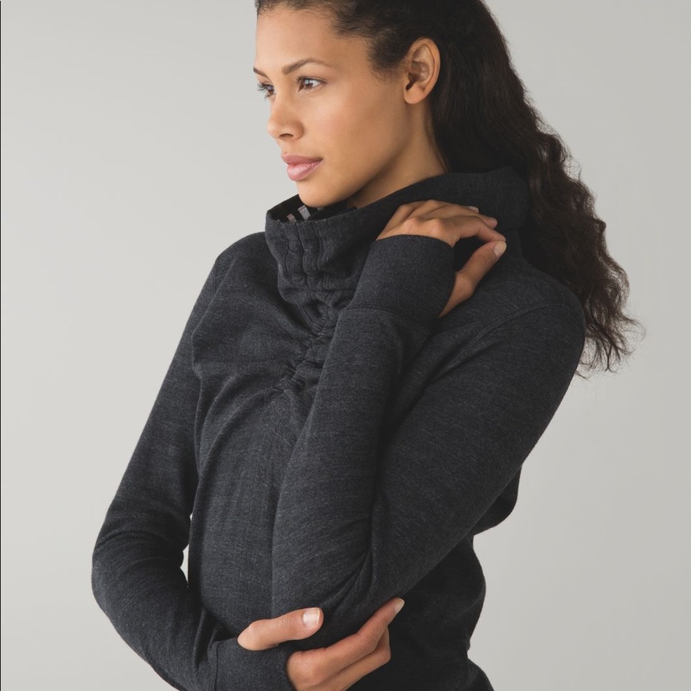 ❌sold❌Lululemon In A Cinch reversible hoodie - Picture 4 of 8